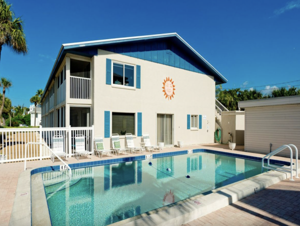Holmes Beach 2 Bedroom Beach Front Vacation Rental Sleeps 4